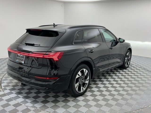 2023 Audi e-tron Premium photo 6