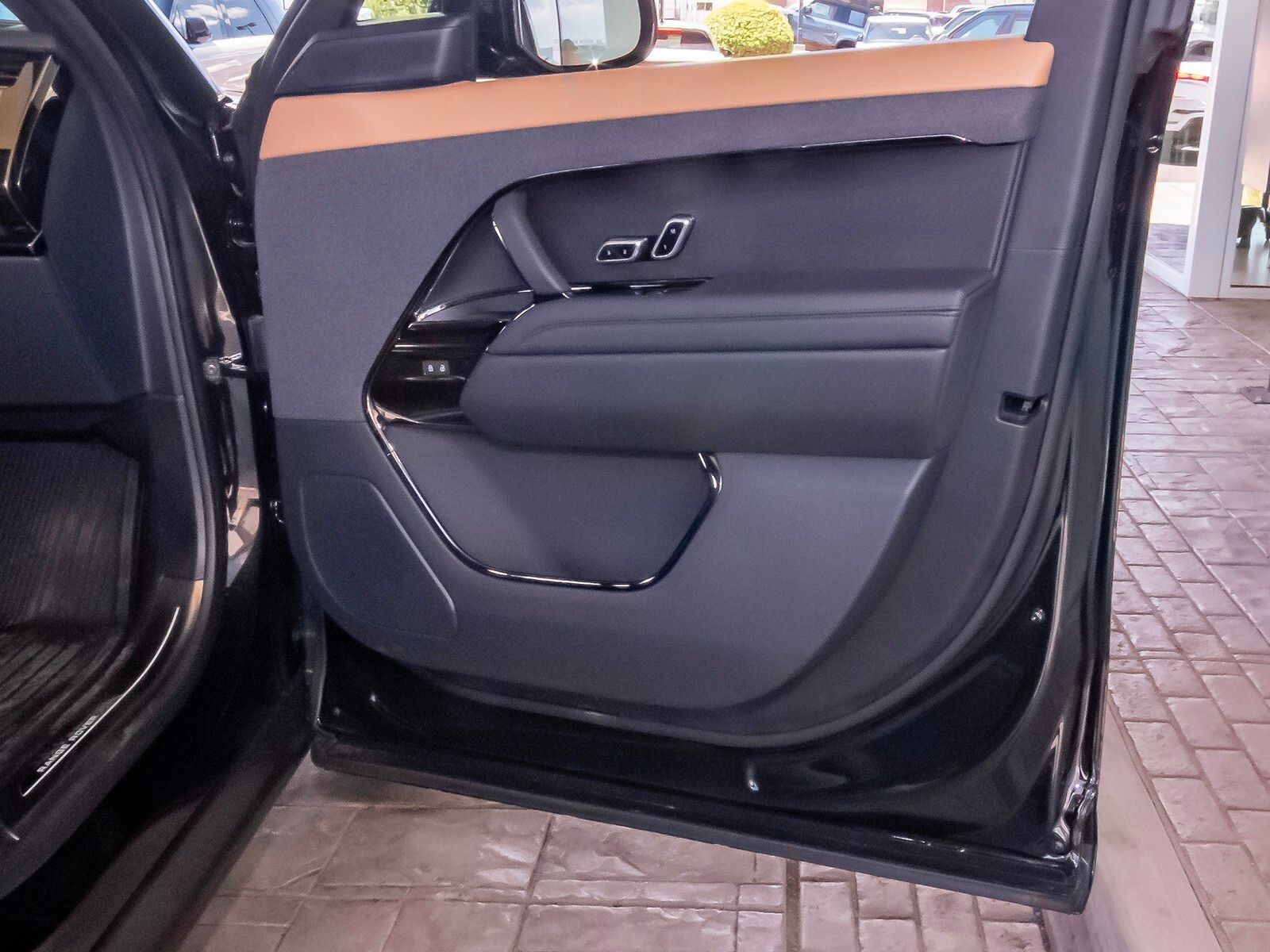 2025 Land Rover Range Rover Sport SE photo 39