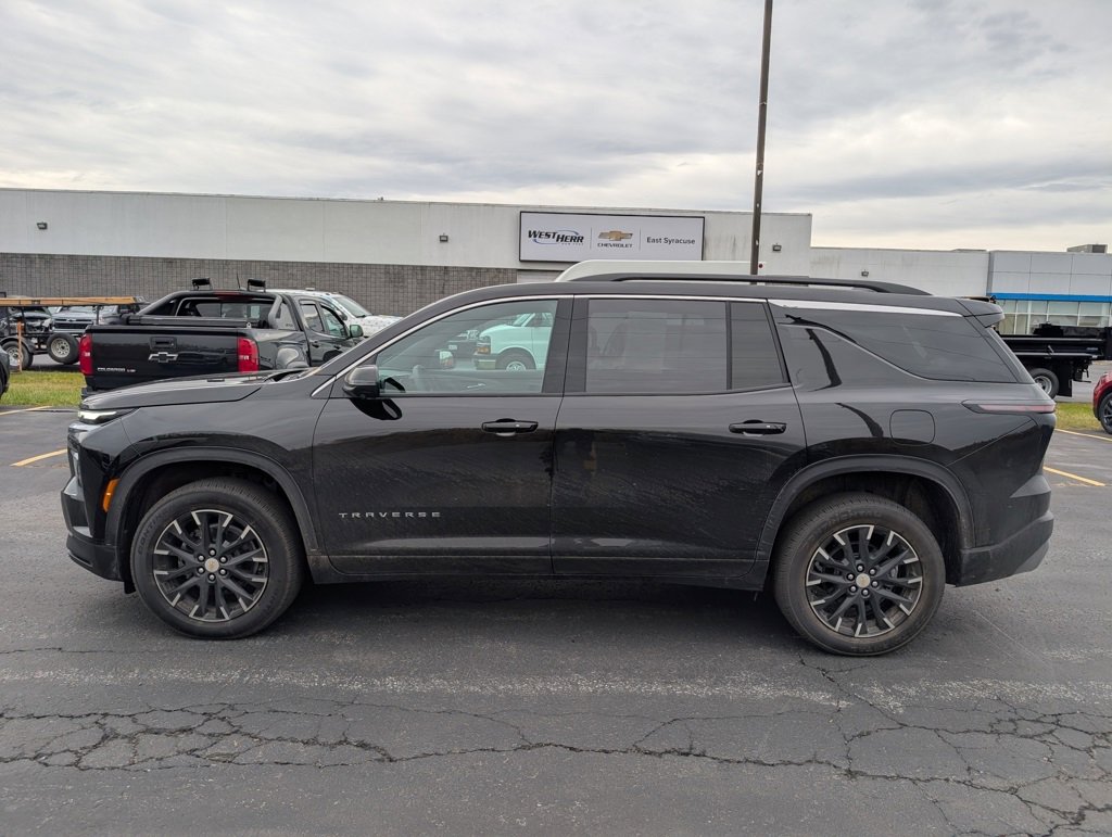 2026 Chevrolet Traverse photo 2