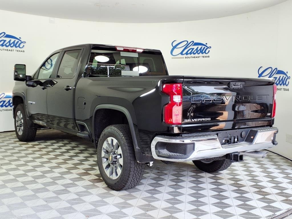 2025 Chevrolet Silverado 2500HD LT photo 2