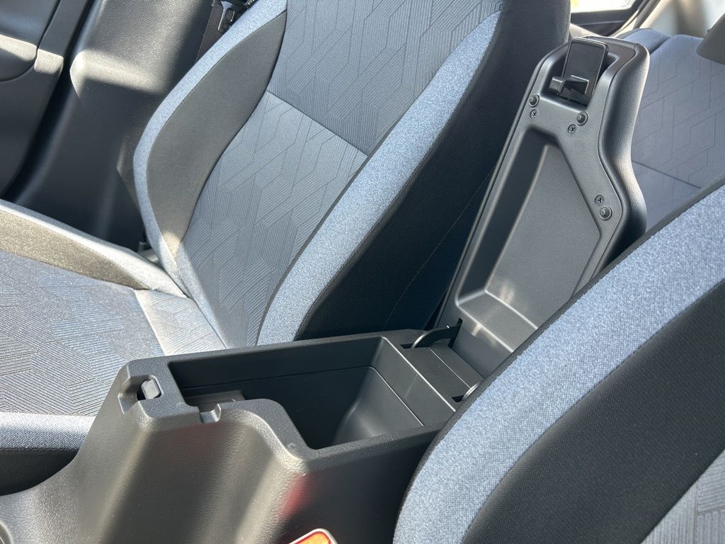2025 Nissan Versa SV photo 27
