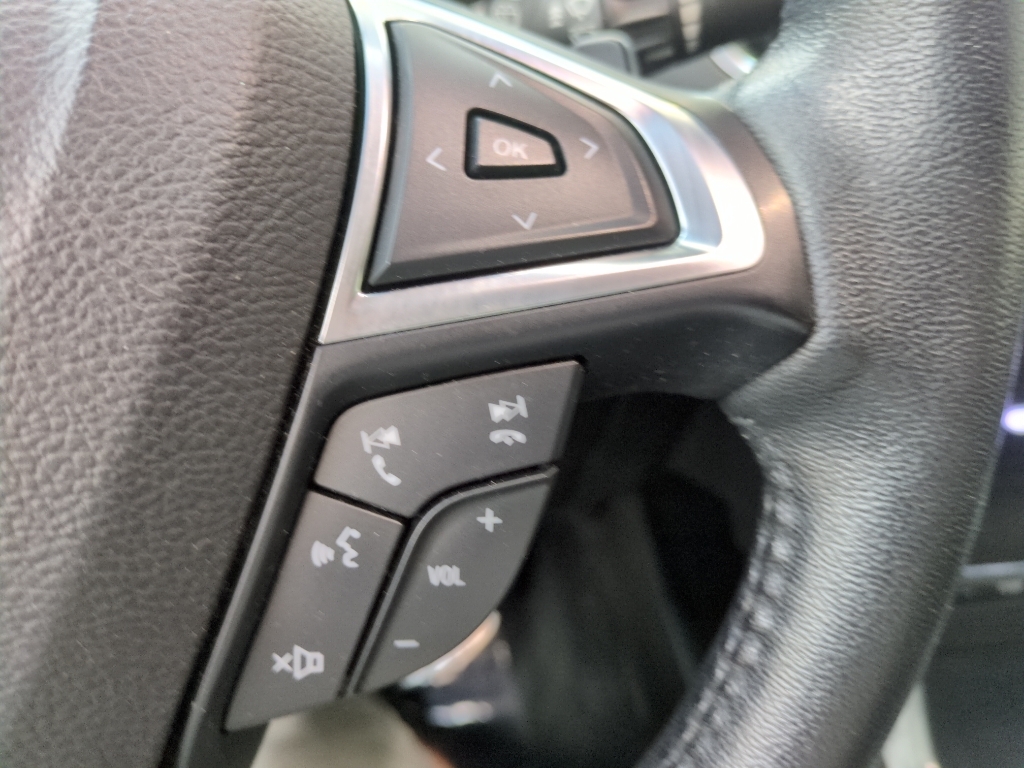 2018 Ford Edge Titanium photo 19