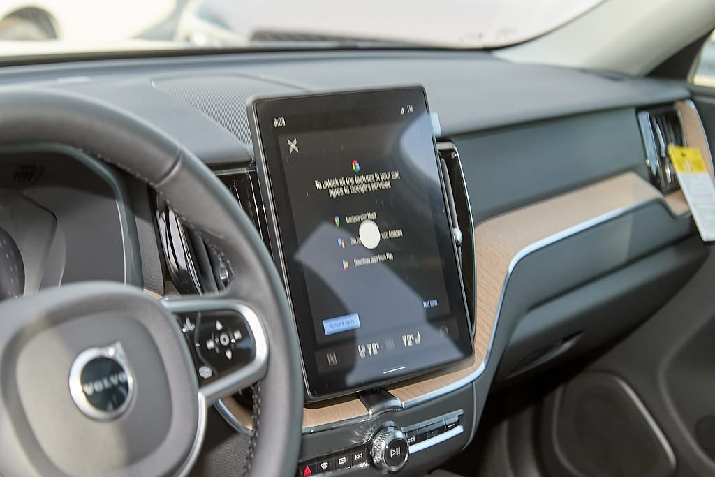 2026 VOLVO XC60 - Image 13