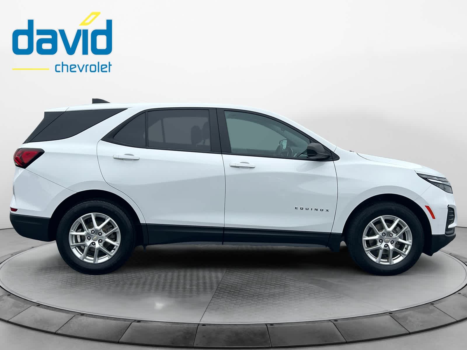 2022 Chevrolet Equinox LS photo 4