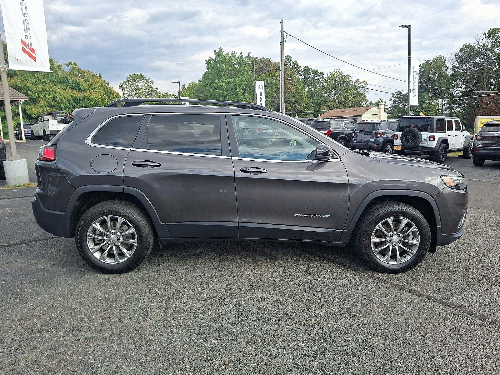 2022 Jeep Cherokee Latitude Lux photo 8