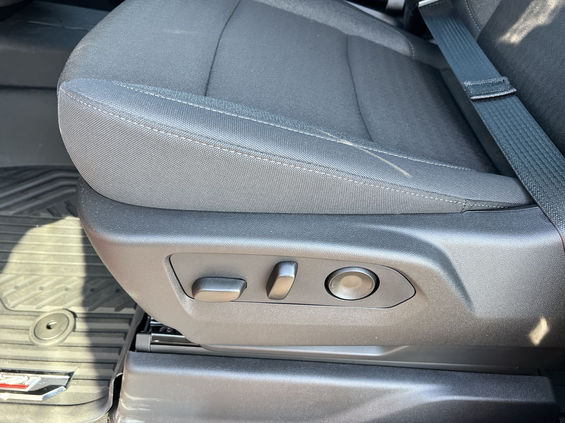 2026 Chevrolet Silverado 1500 RST photo 8