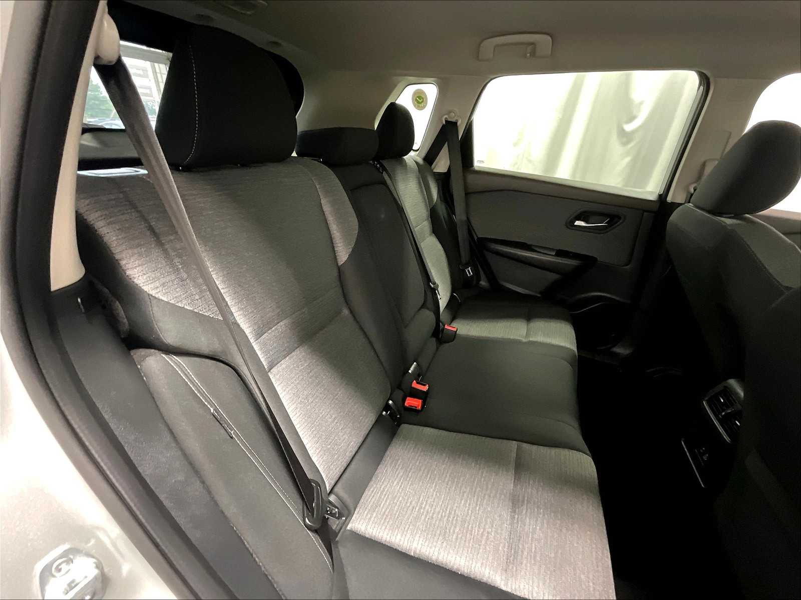2023 Nissan Rogue SV photo 15