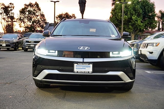 Used 2025 Black Hyundai SEL image 4