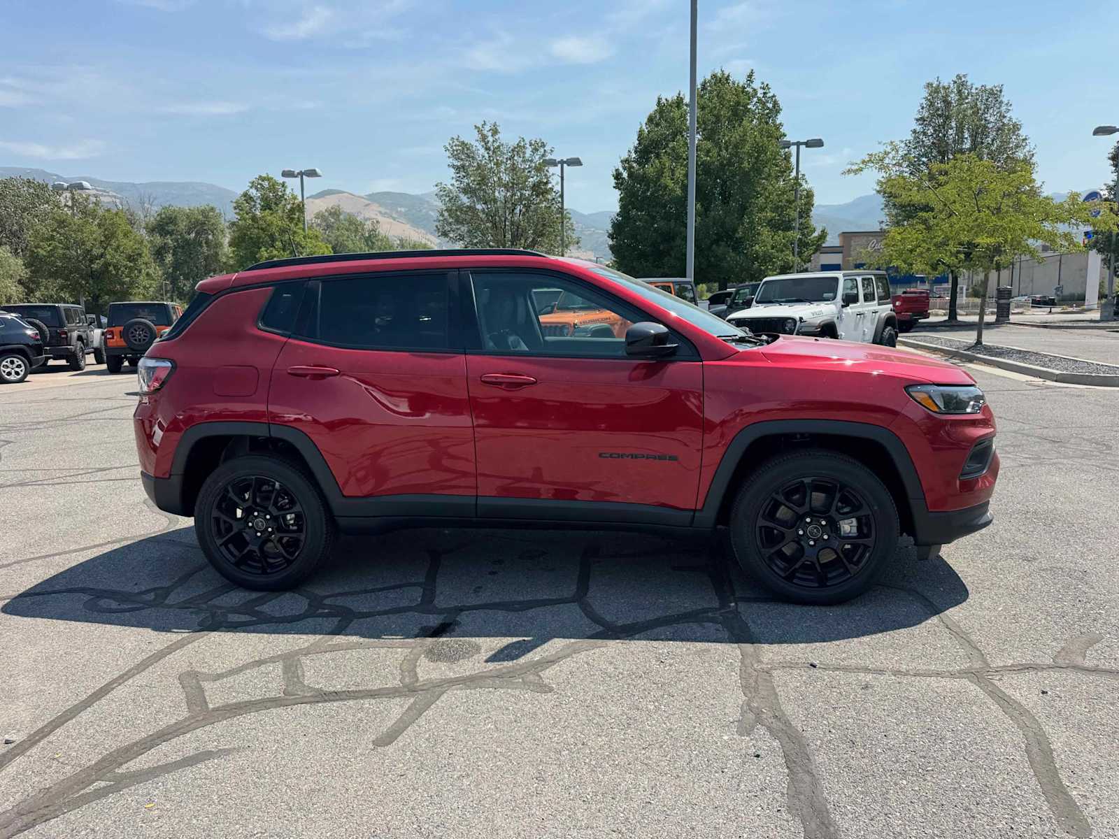 2025 Jeep Compass Latitude Altitude Special Edition photo 3