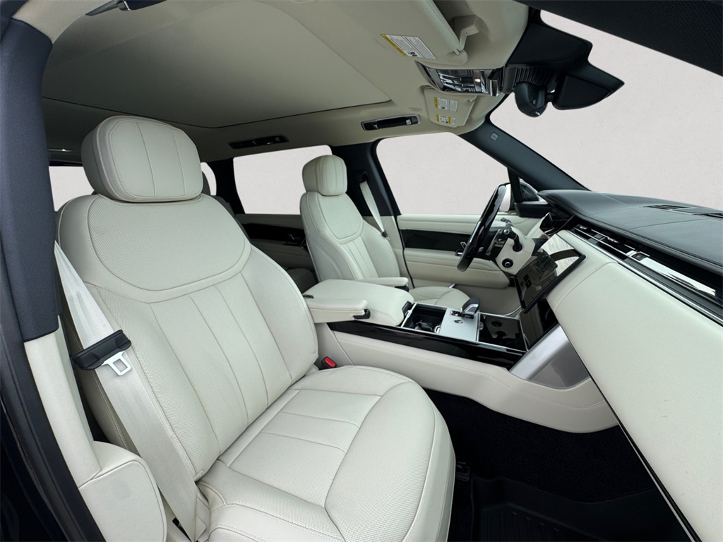 2025 Land Rover Range Rover SE photo 13
