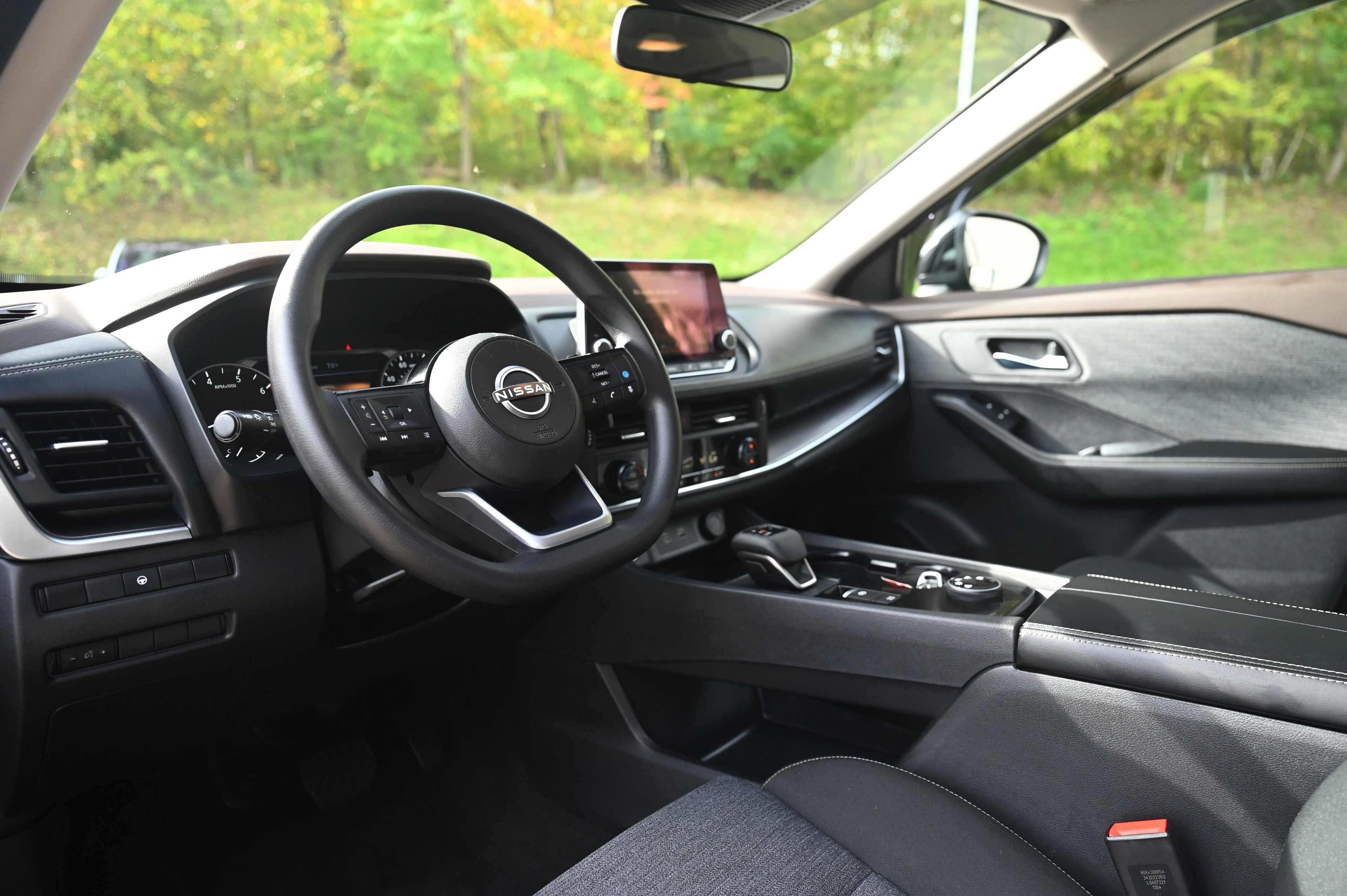 2023 Nissan Rogue SV photo 14