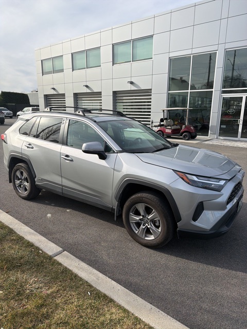 2024 Toyota RAV4 XLE's photo