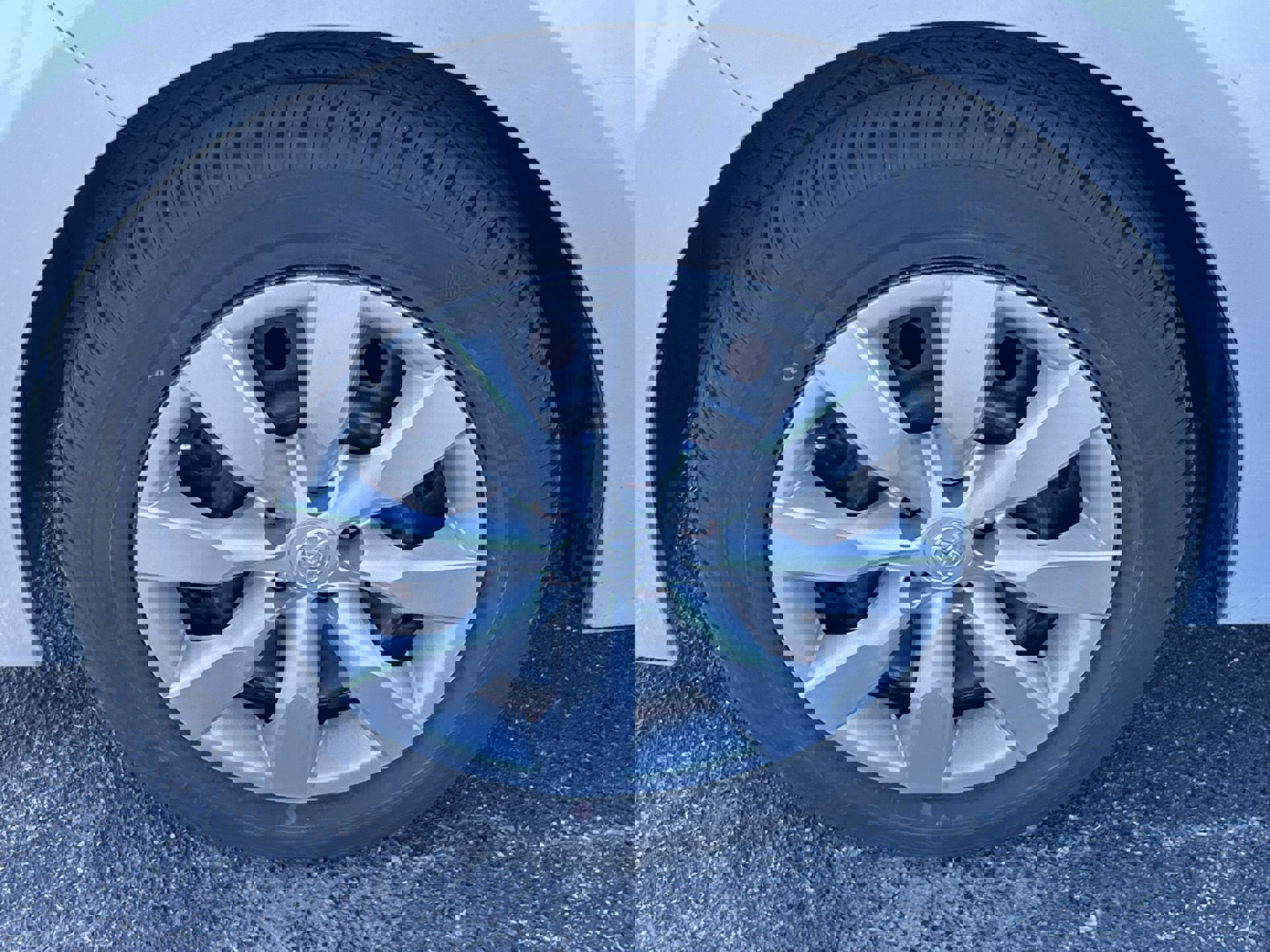 Used 2015 Toyota Corolla LE with VIN 5YFBURHE3FP334183 for sale in Kansas City