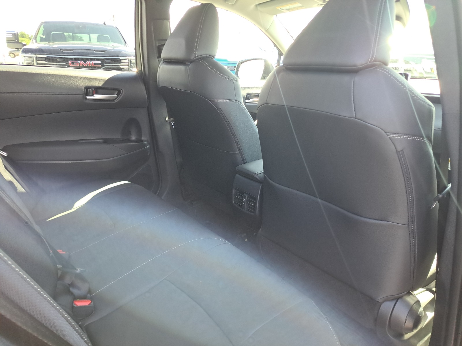 2025 Toyota Corolla Cross XLE photo 22