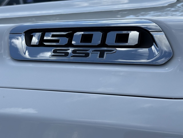 2025 Ram 1500 Laramie photo 4