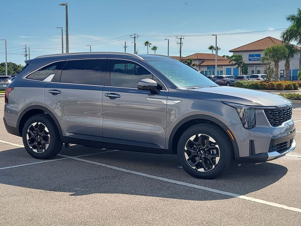 2025 Kia Sorento S photo 4
