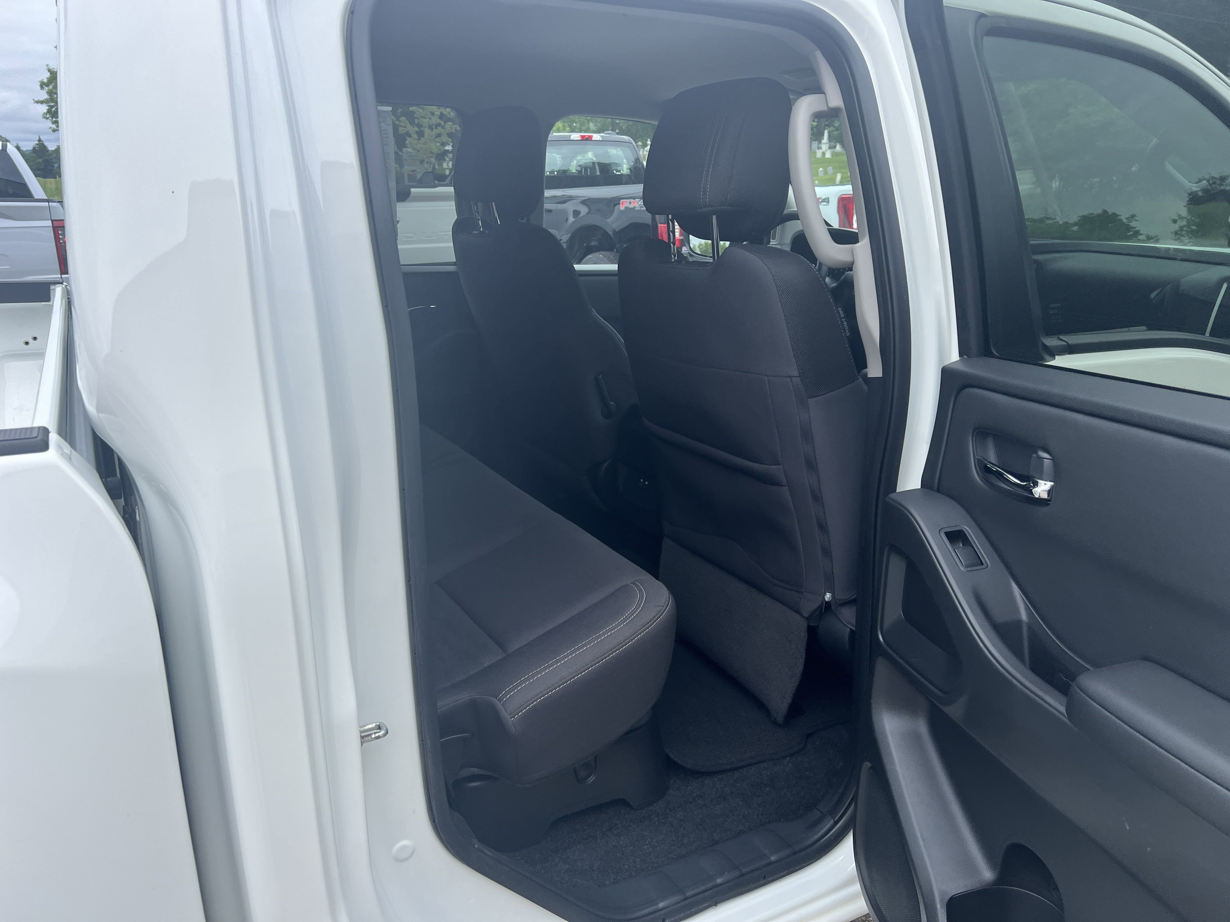 2024 Nissan Frontier Crew Cab SV photo 3