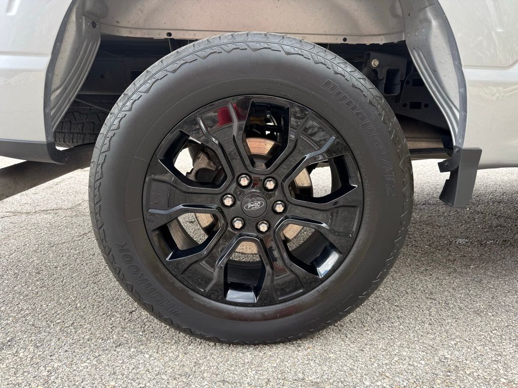 2022 Ford F-150 XL photo 17