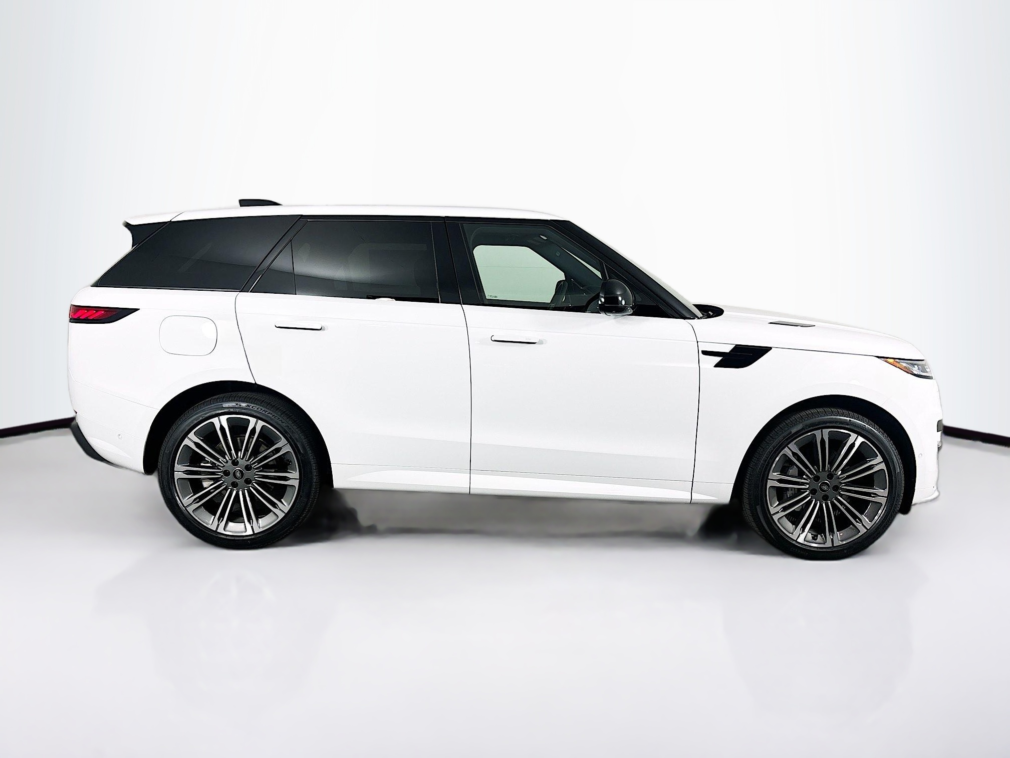 2025 Land Rover Range Rover Sport SE photo 4