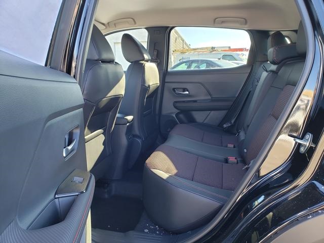2025 Nissan Kicks SR photo 12