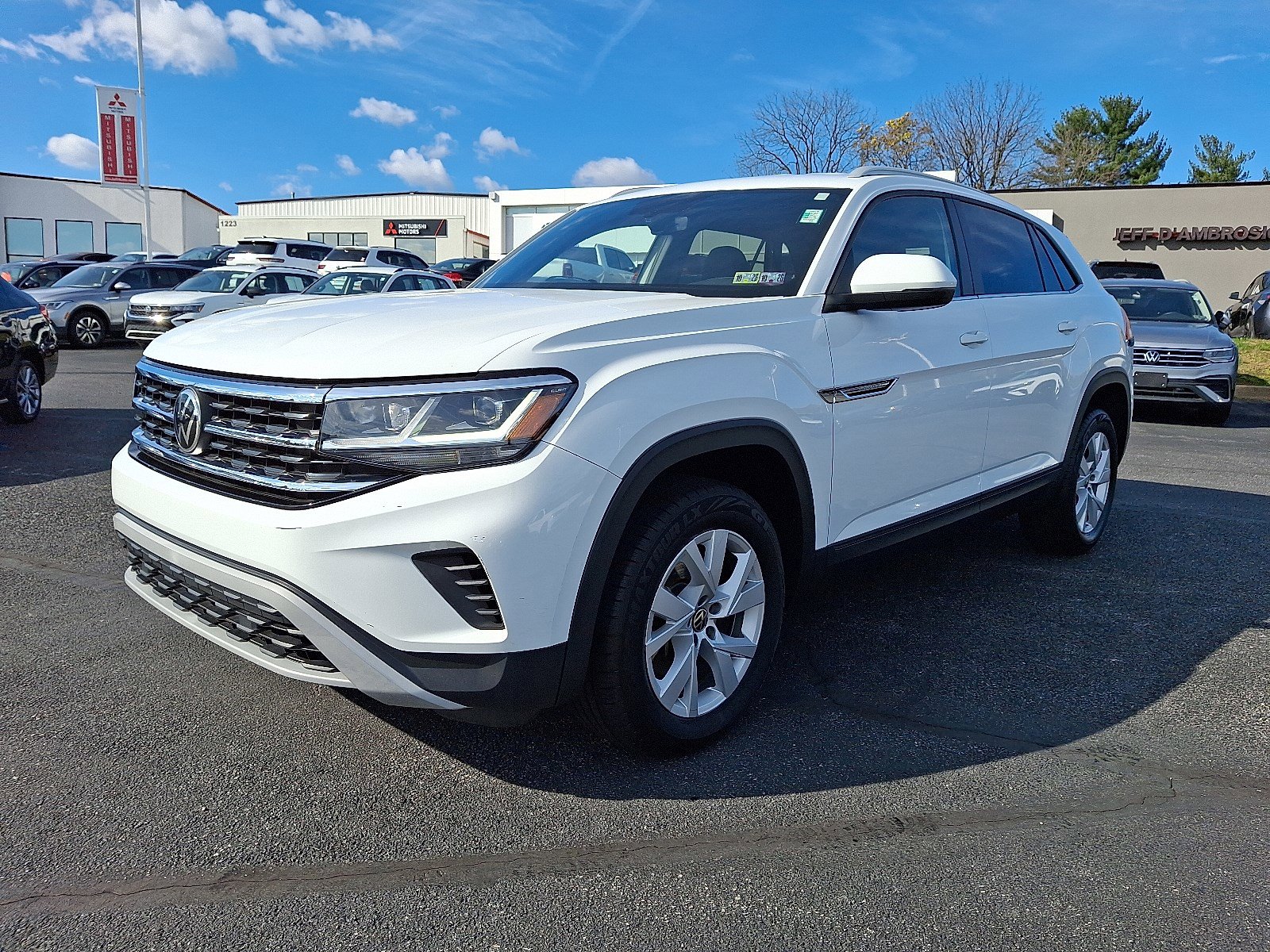 2020 Volkswagen Atlas Cross Sport photo 3