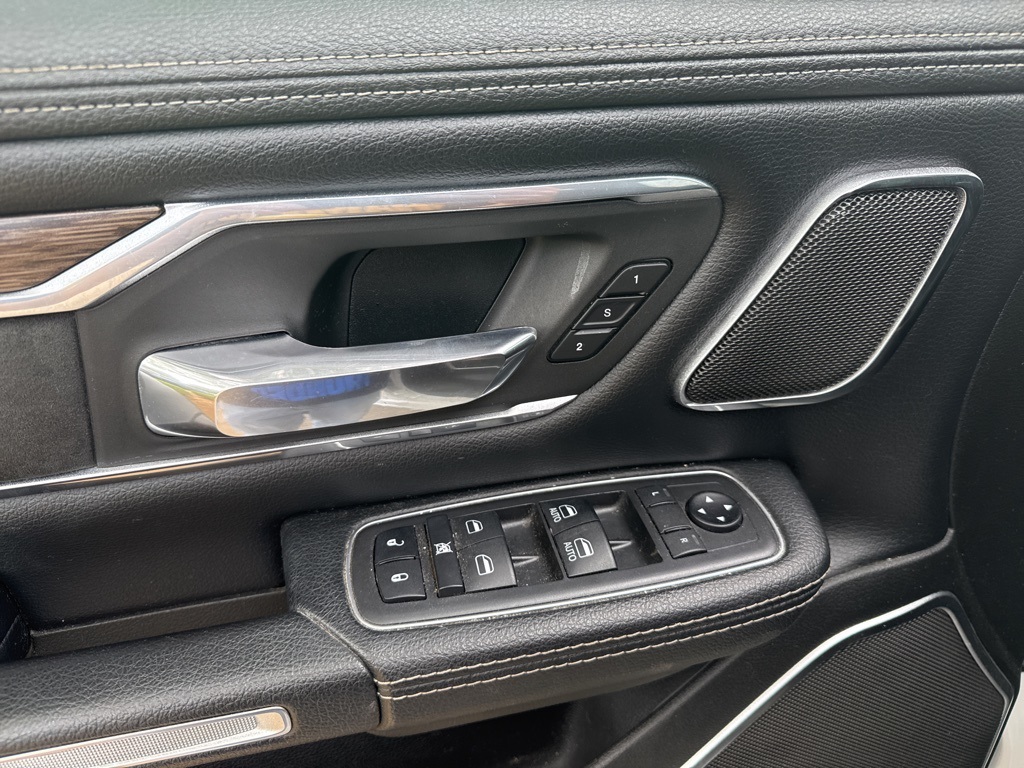 2019 Ram 1500 Laramie photo 4
