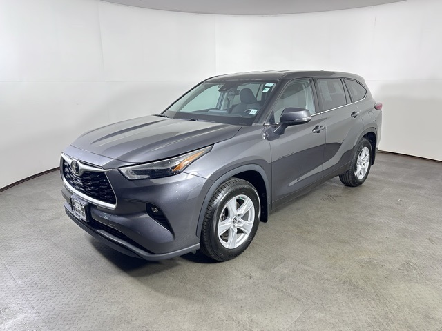 2022 Toyota Highlander LE photo 7