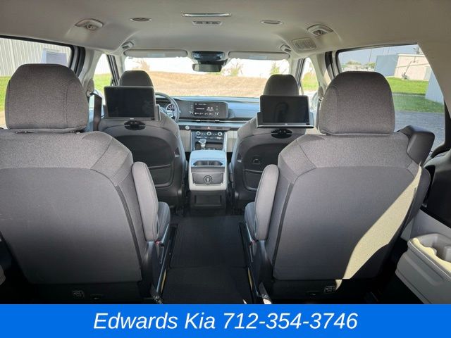 2023 Kia Carnival LX photo 10