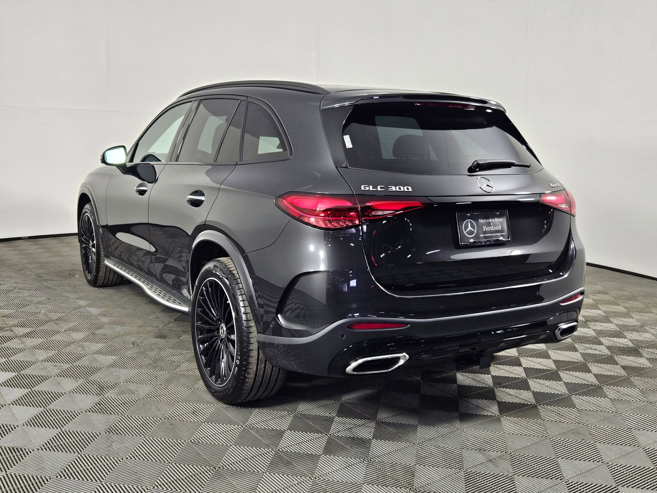 2025 Mercedes Benz GLC 300 4MATIC photo 3