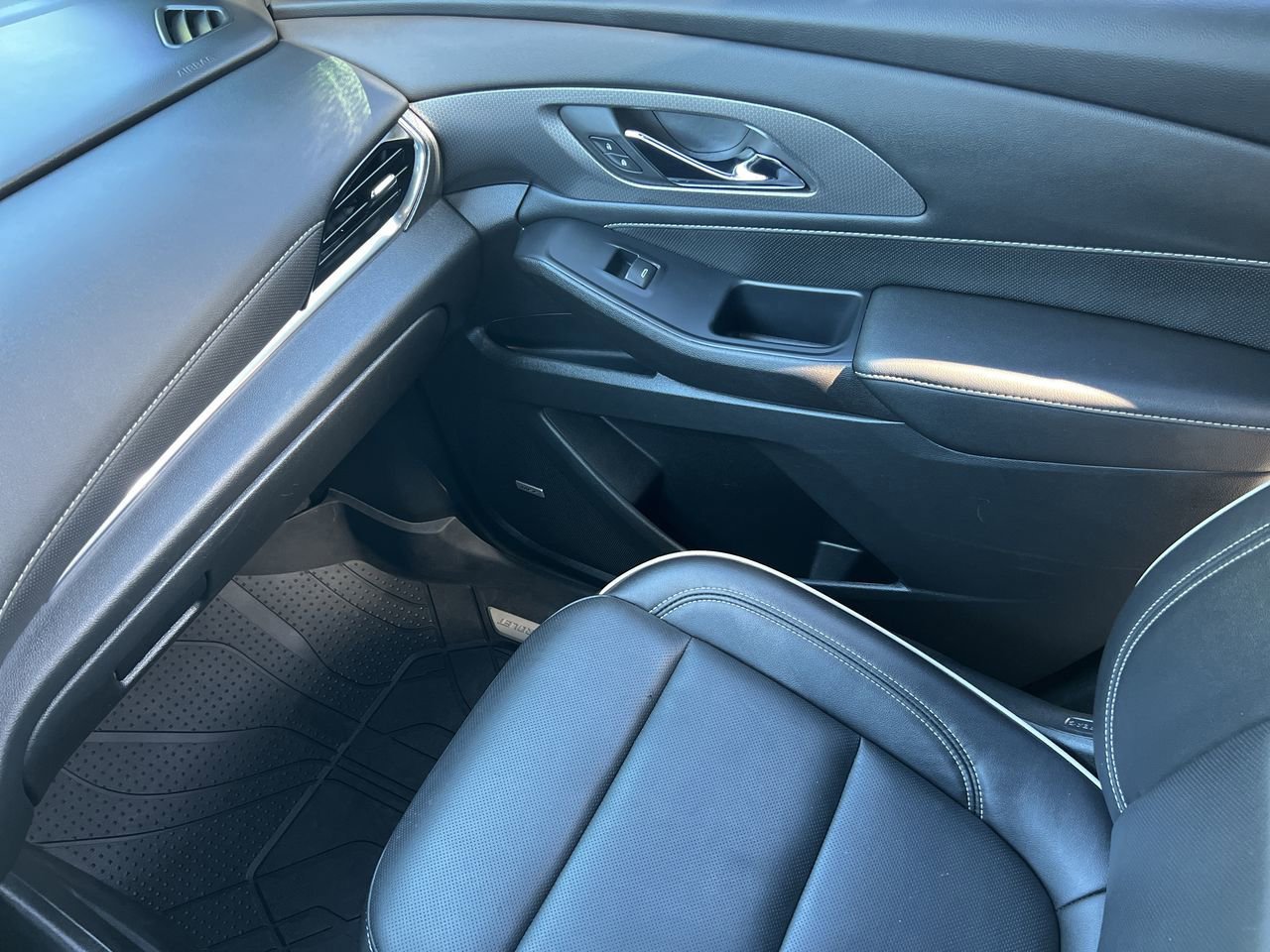 2022 Chevrolet Traverse Premier photo 14