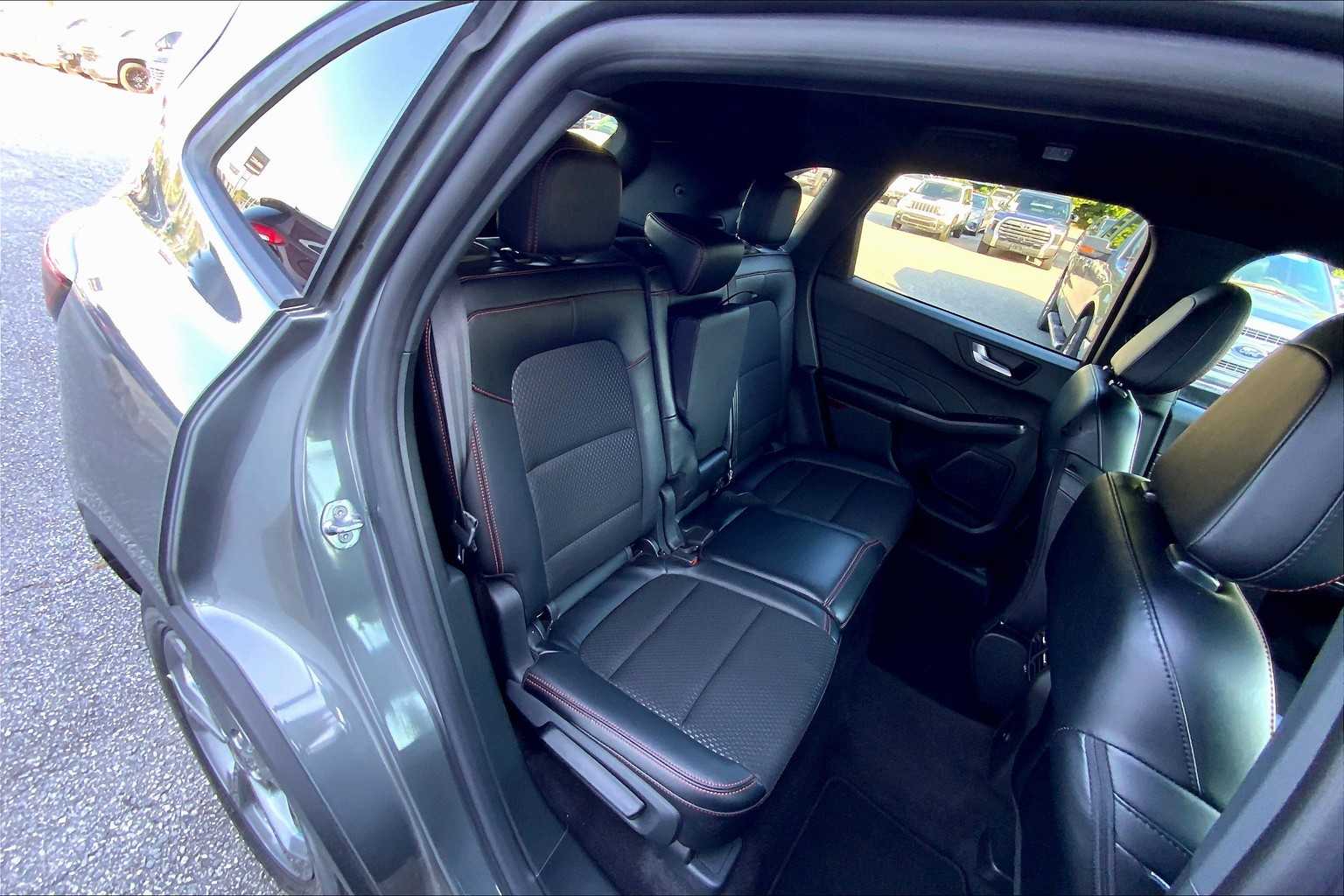 2025 Ford Escape ST-Line photo 17