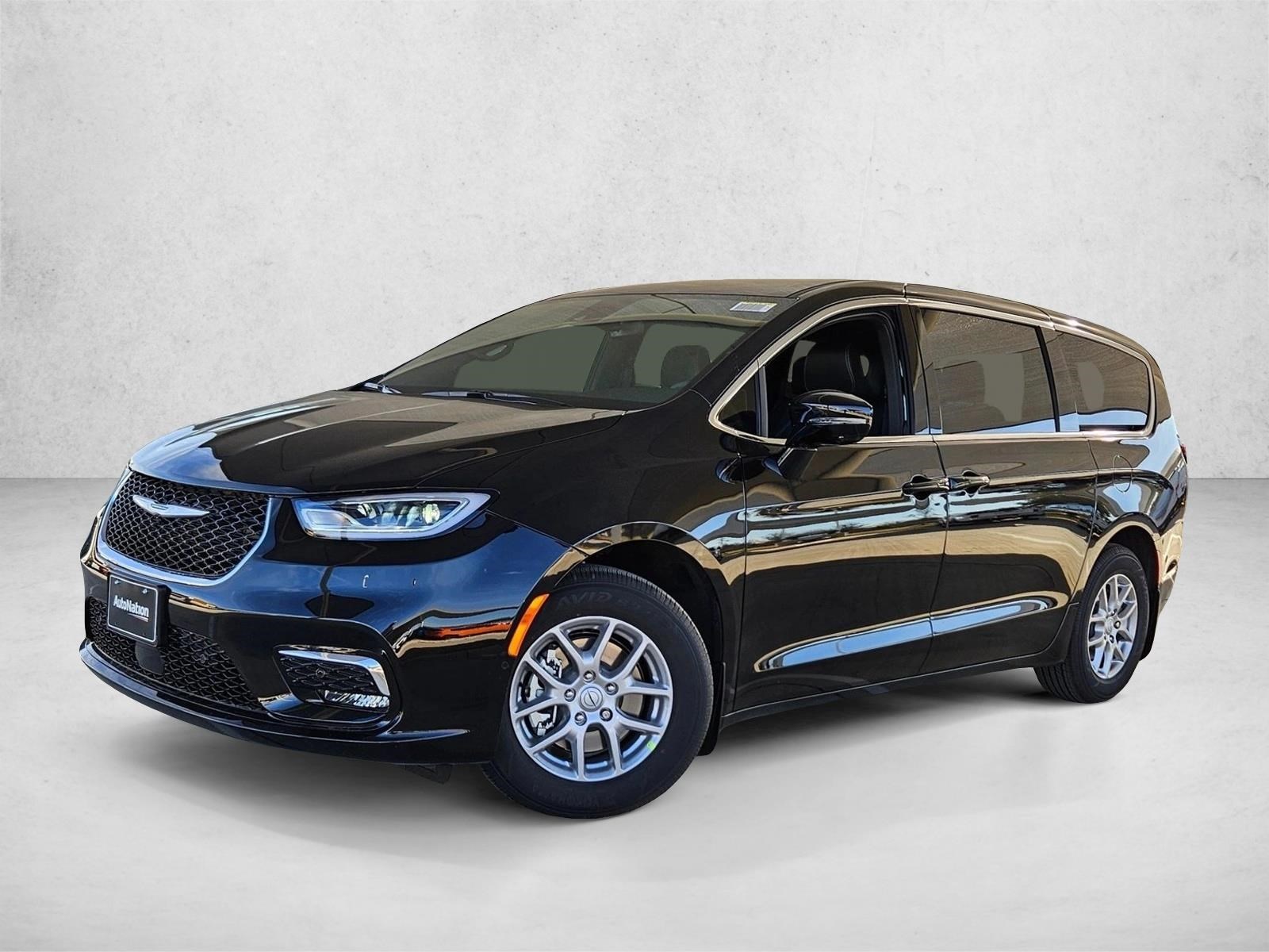 2026 Chrysler Pacifica Select's photo