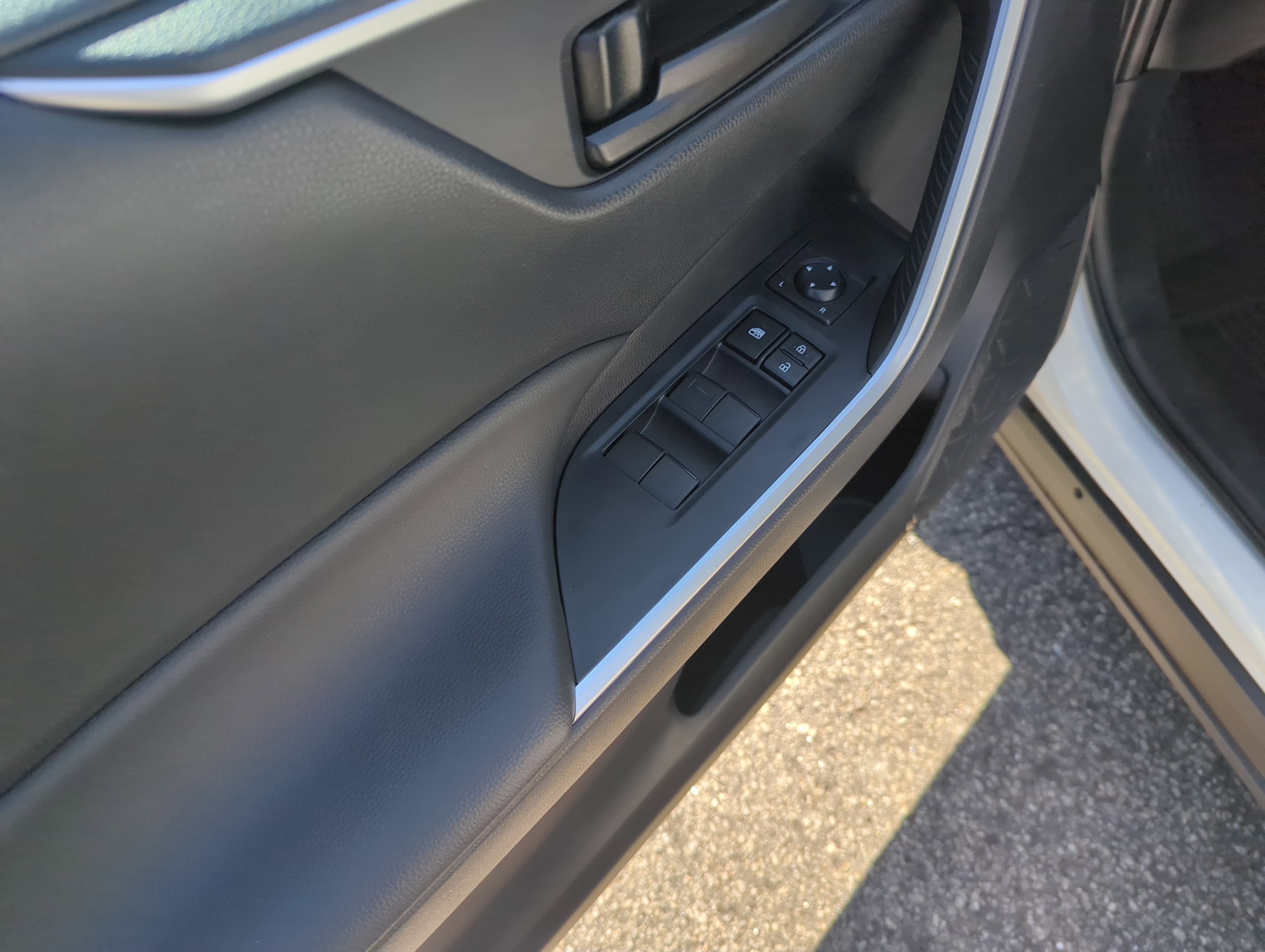 2024 Toyota RAV4 LE photo 10