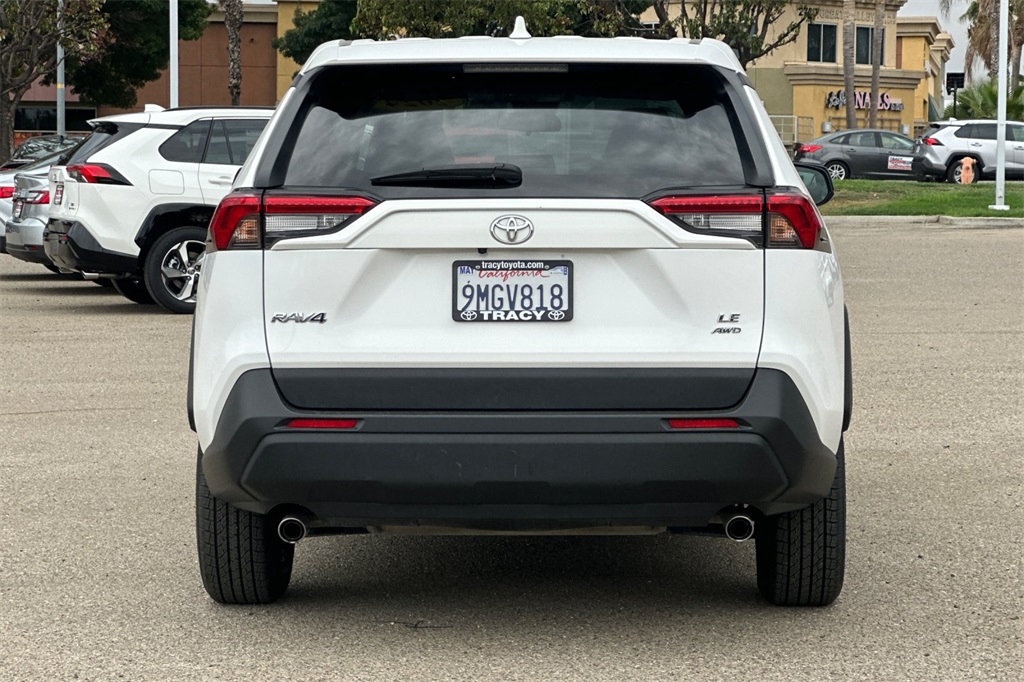 2024 Toyota RAV4 LE photo 3