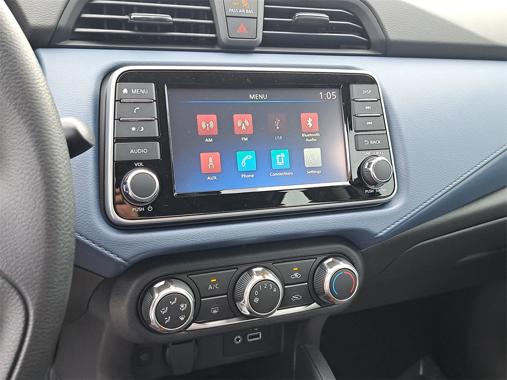 2025 Nissan Versa 1.6 SV photo 25