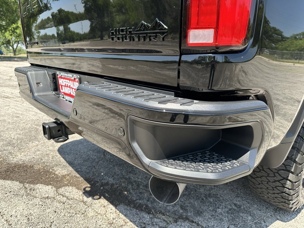 2025 Chevrolet Silverado 2500HD High Country photo 4