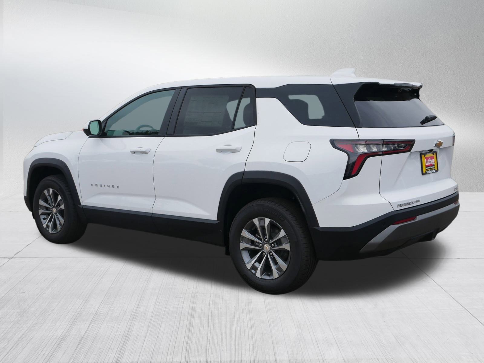 2026 Chevrolet Equinox LT photo 2