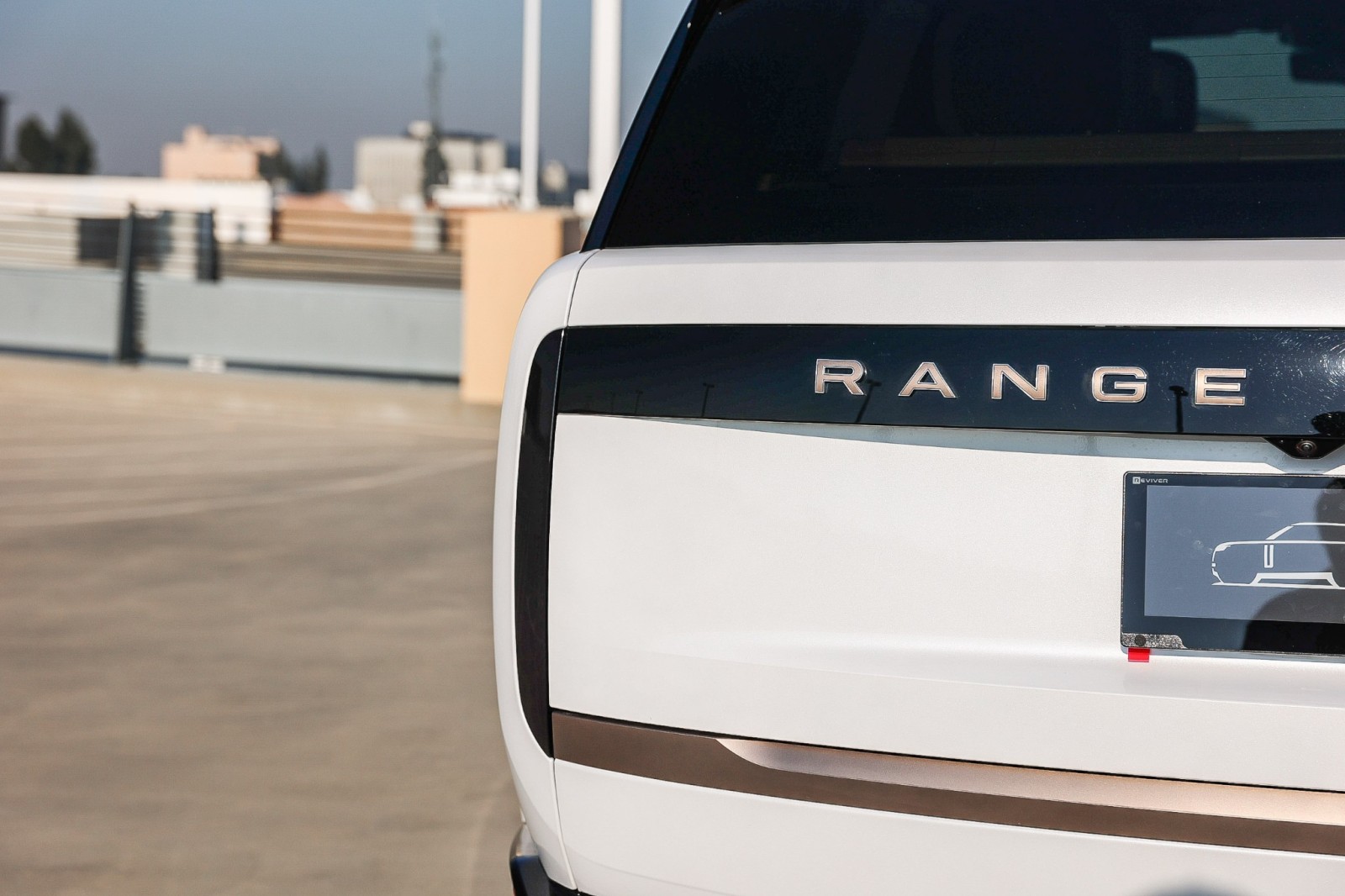 2025 Land Rover Range Rover SV photo 7