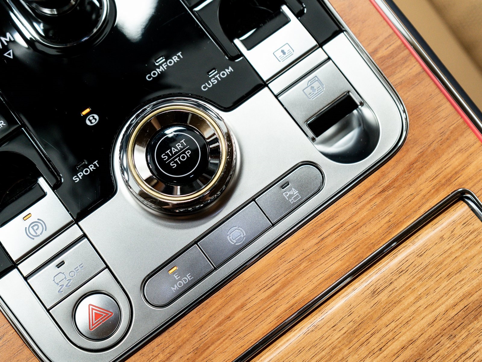 2025 Bentley Flying Spur Mulliner photo 30