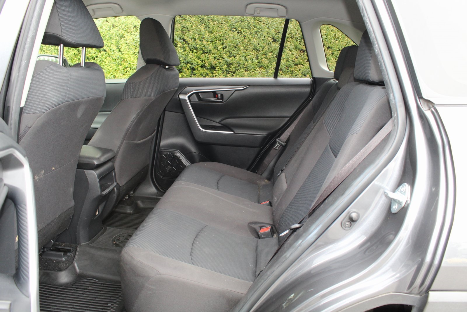 2019 Toyota RAV4 LE photo 12