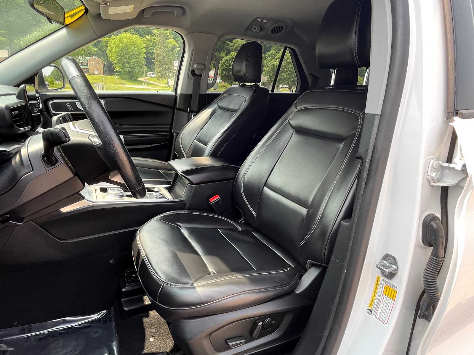 2021 Ford Explorer XLT photo 9