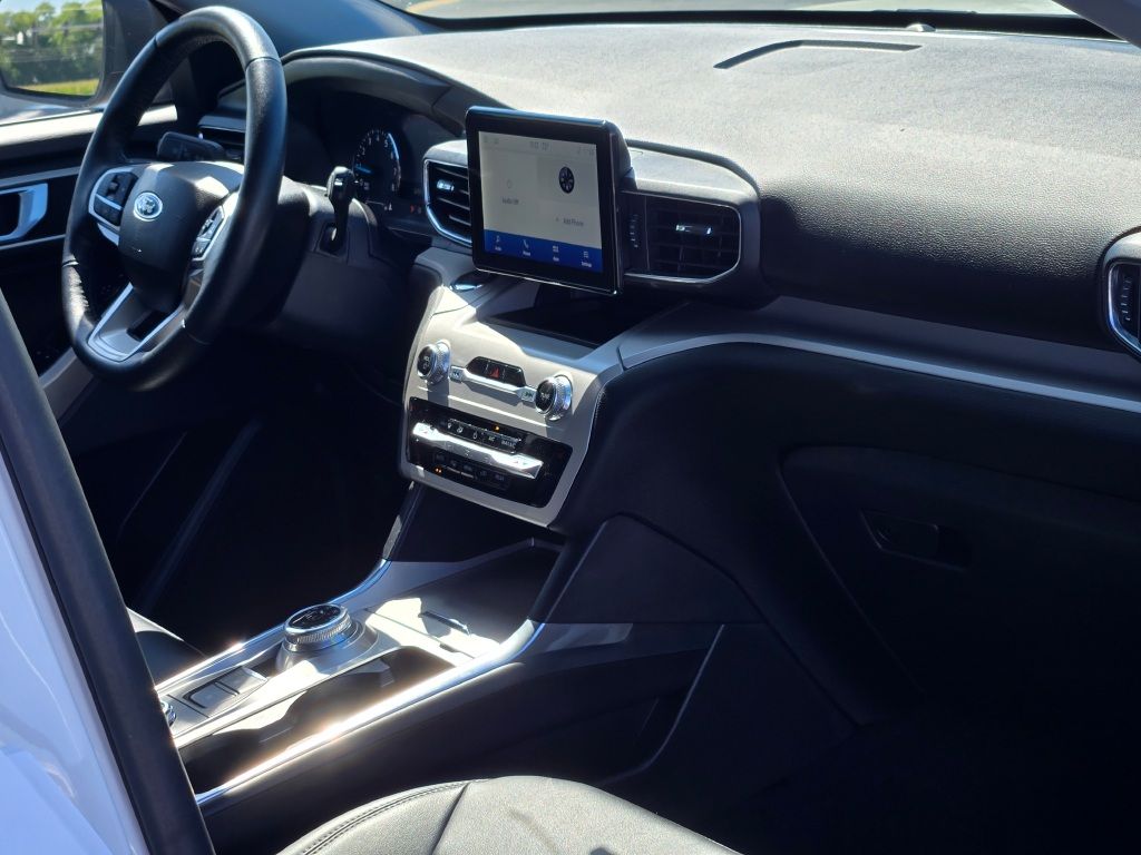 2023 Ford Explorer XLT photo 6