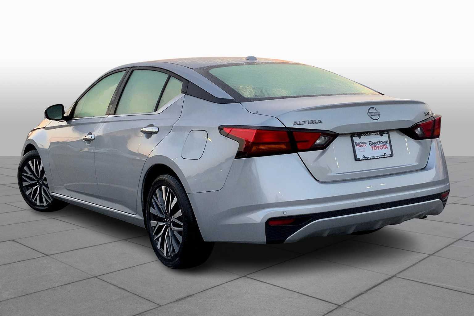 2023 Nissan Altima 2.5 SV photo 11