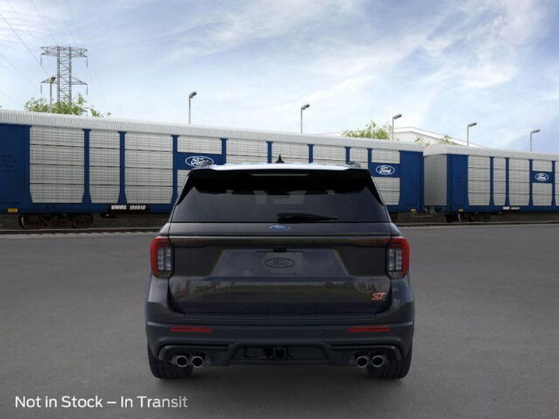 2025 Ford Explorer ST photo 3