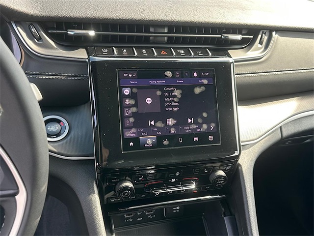 2025 Jeep Grand Cherokee Laredo X photo 19