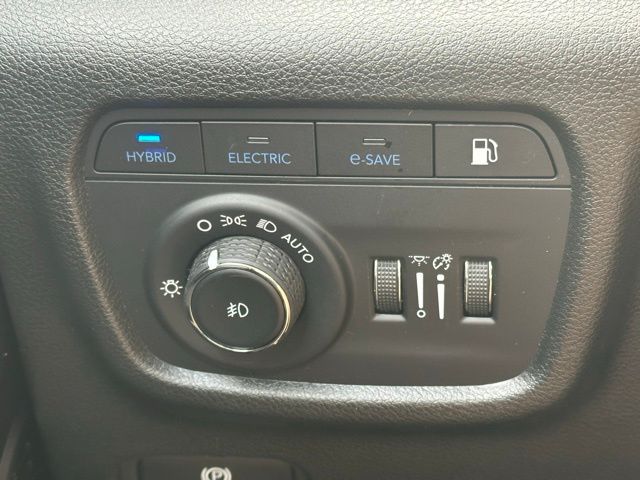2023 Jeep Cherokee 4xe photo 15