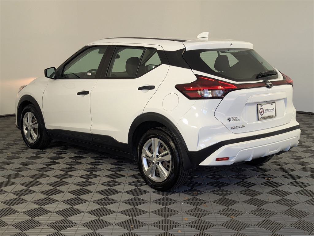 2022 Nissan Kicks S photo 4