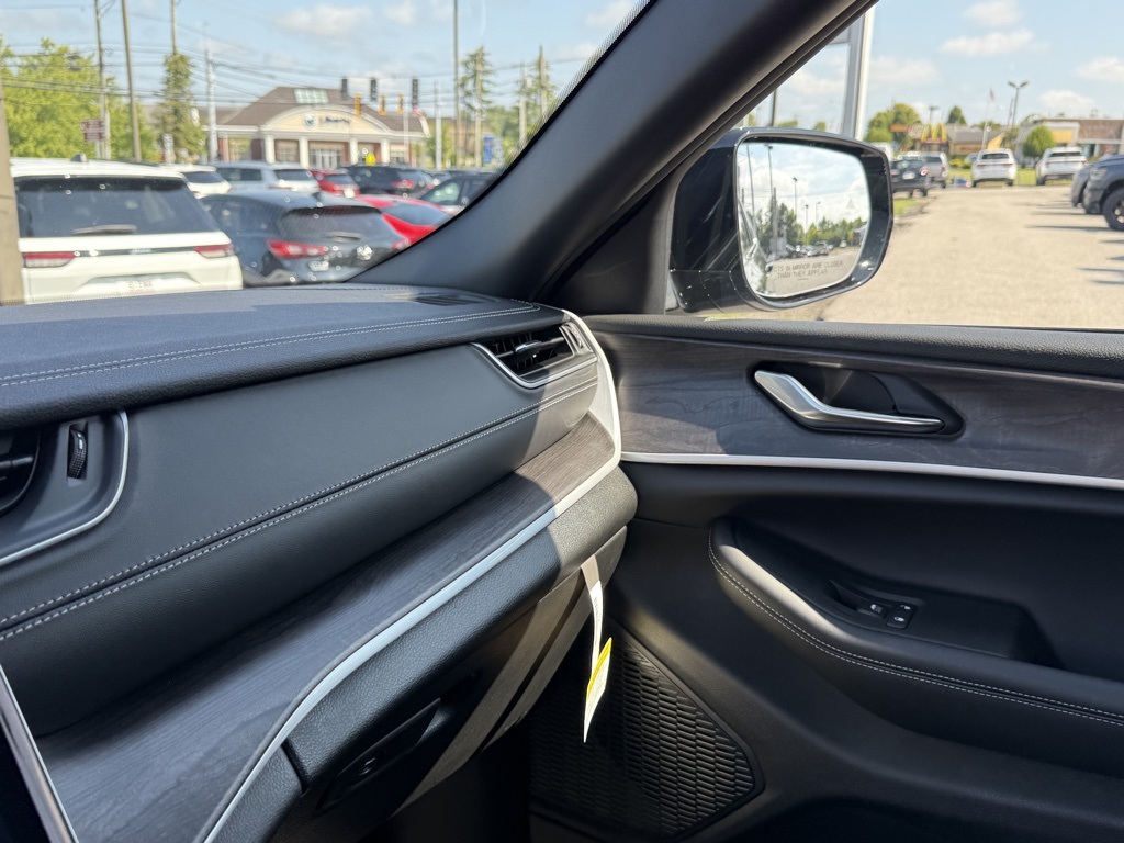 2025 Jeep Grand Cherokee Limited photo 21