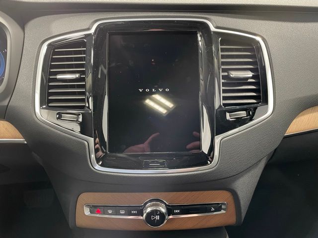 2025 Volvo XC90 Plus photo 16
