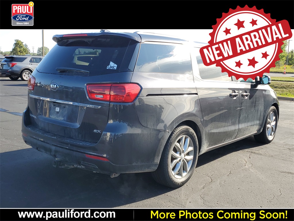 2019 Kia Sedona EX photo 3